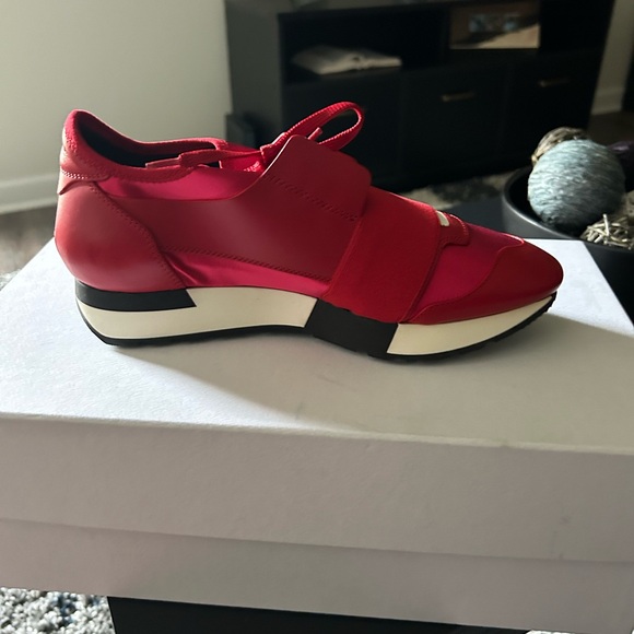 Balenciage Sneakers - Picture 1 of 3